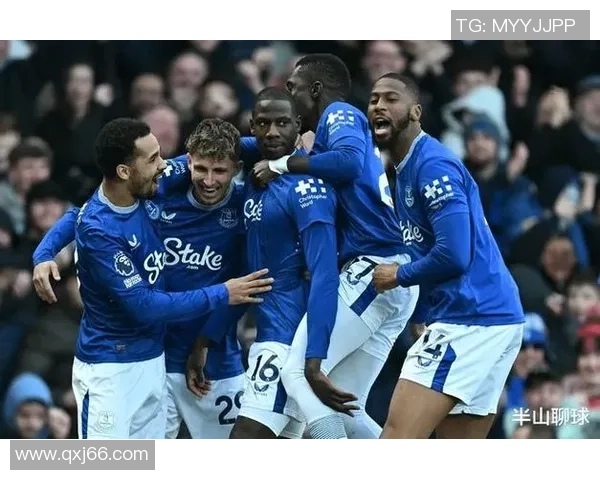 英超激战：里昂逆转曼城神扑瞬间引发全场狂欢集锦回顾